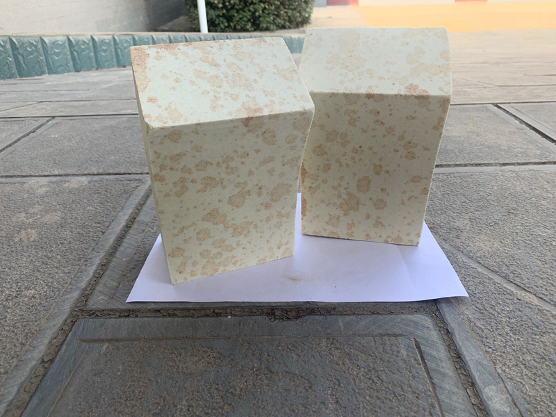 Silica insulating fire brick